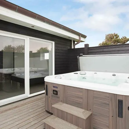 Modern Holiday In Near The Ocean Хуннестед